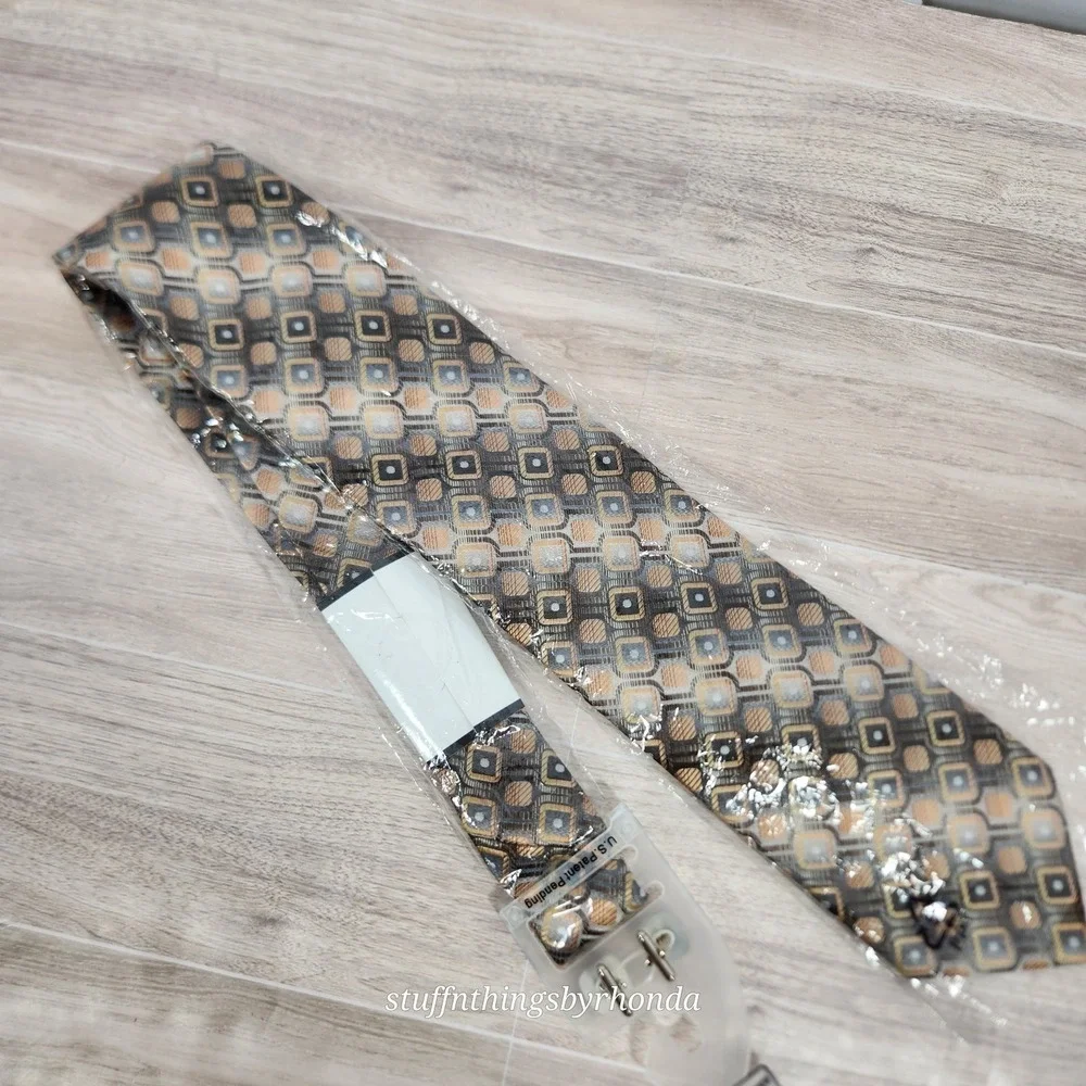 New With Tags Bergamo New York Men's Necktie & Cufflinks Geometric Tie 56